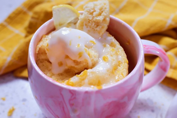 Mix the topping for this lemon drizzle and white chocolate mug cake while it cooks.
