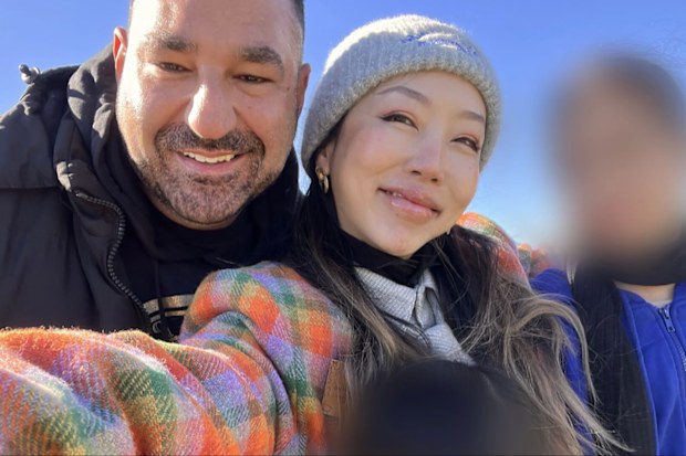 Sissi Wang, Sydneyli iş insanı Darron Levin'in dolandırıcılığına uğradığını belirtti.