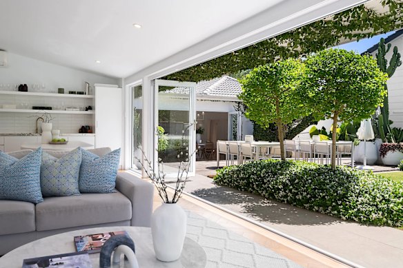 Printing scion James Hannan and his wife Laura have sold their Vaucluse home for a figure beyond the $15 million guide.