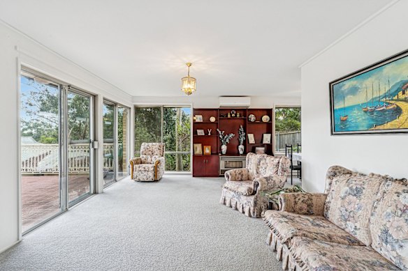 A young couple with kids from Caringbah paid $1,521,000 at auction on Saturday for their first family home in Kareela.