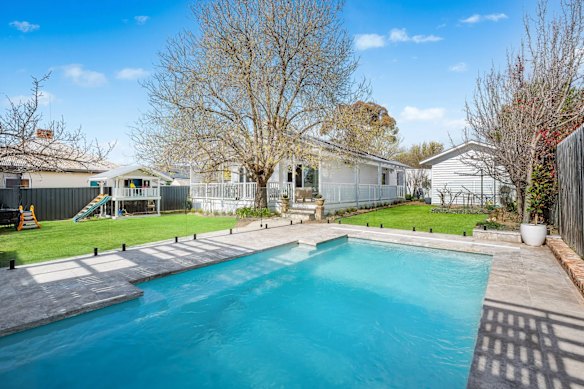Prospective buyers were impressed by the pool in this Mudgee home.
