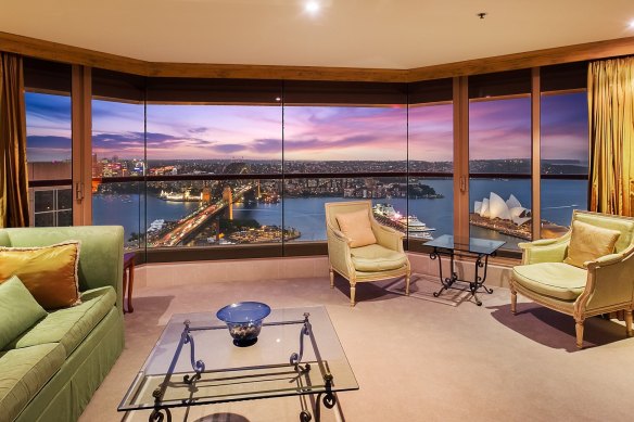 Freight boss Clive Thomas has bought the sub-penthouse next door to the Quay West building in The Rocks.