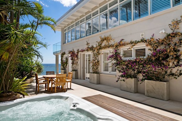 Caterer Simmone Logue and her property industry veteran husband Ray Sproats, have put their Palm Beach home on the market. 