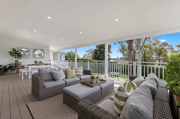 A range of buyers were attracted to this perfectly pitched property at Hornsby Heights.