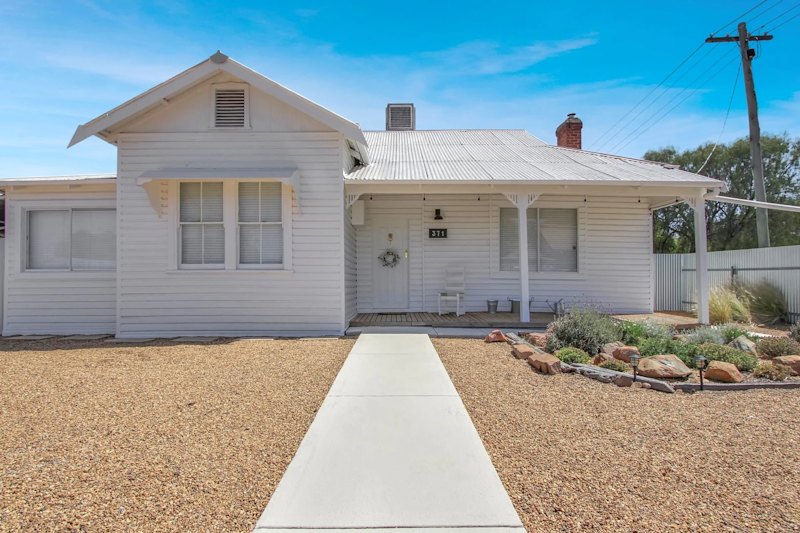 Tree-changers are bumping up prices in Hay, says a local agent.