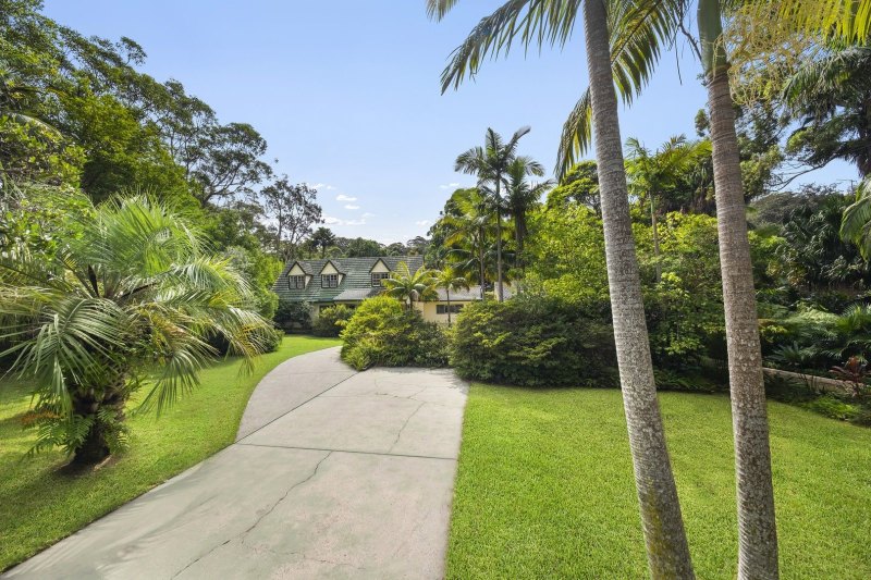 The Avalon Beach house on 3100 square metres sold for $4.52 million to the Parry-Okedens next door.