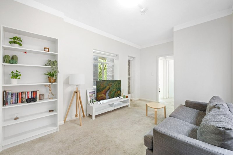 The two-bedroom apartment of Isla Fisher is set in the late art deco Wiltshire Towers in Woollahra.
