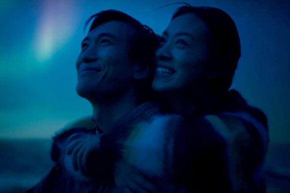Chinese actor Yosh Yu (left) enjoys the aurora without the use of photographic equipment in the video. 