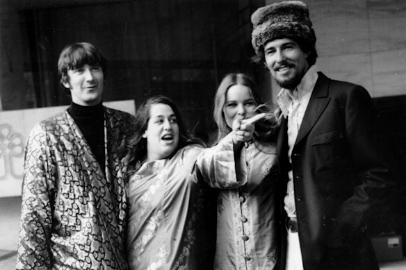  Denny Doherty, Cass Elliot, Michele Phillips, John Phillips.