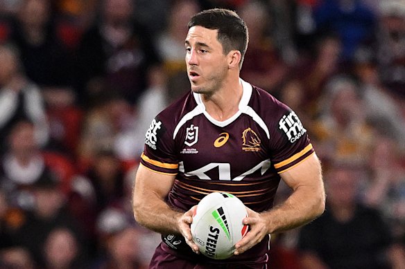 Ben Hunt starts off the bench.