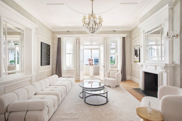 The 296-square-meter penthouse in the Manar Building sold for $13.46 million to artist Judy Garb Weiss.