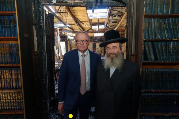Prime Minister Anthony Albanese and Rabbi Shlomo Kohn at the Adass Israel synagogue in December.