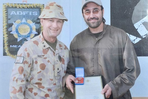 Australian General Mark Kelly awards Raz Mohammad with a Bronze Commendation for his actions in Afghanistan.