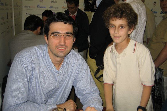Kramnik with Naroditsky, then aged 12.