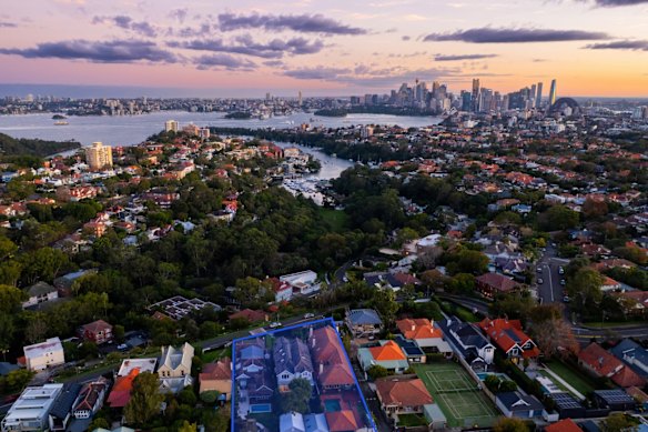 A Mosman gigalot for sale.