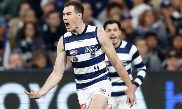 Jeremy Cameron’s 5  goals, including the 600th for his career, helped support   Geelong’s unbeaten record.