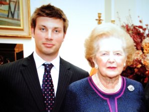 Député libéral de Kew Tim Smith avec Margaret Thatcher.