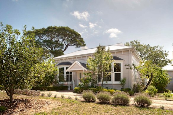 Maudie Palmer was the founding director of Heide Park and Art Gallery, now the Heide Museum of Modern Art.