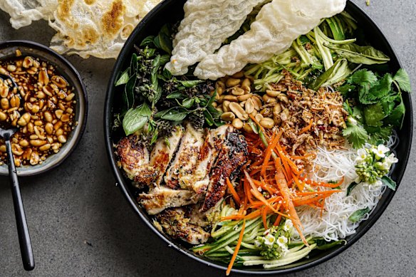 Everything you love about Vietnamese spring rolls in one bowl.