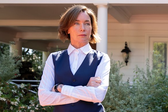 Julianne Nicholson as Sinatra, the techpreneur who funds the construction of an underground bunker and decides who gets to come in.