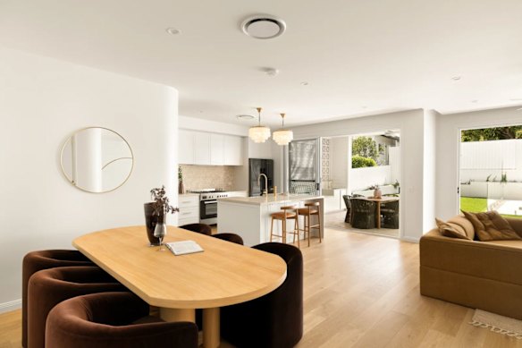 The property smashed the Antill Street house price record by just over $200,000.