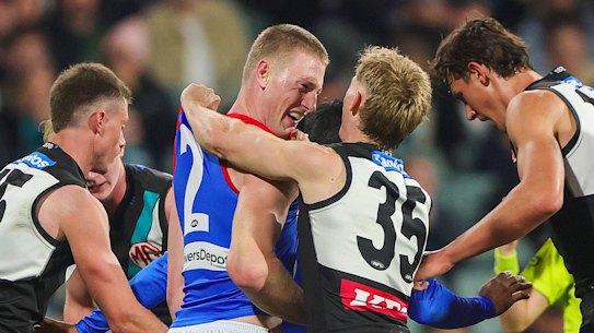 Joe Richards remonstrates with Jacob van Rooyen after the incident with Aliir Aliir.