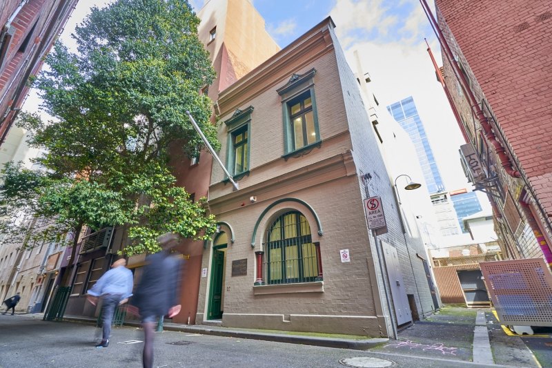 Lucas bought 27 Windsor Place from the Helen Macpherson Smith Trust.