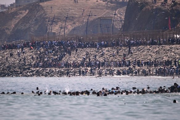 Thousands of people flood the border.
