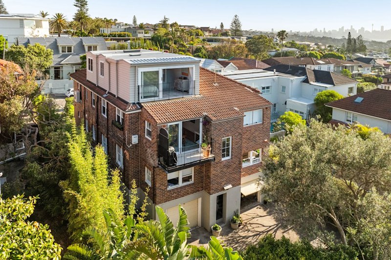 In 2022, the couple extended to craft a second storey in the property’s vacant roof space.
