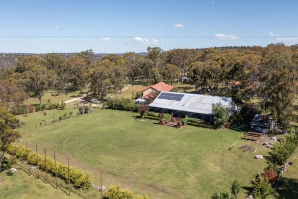 Larvotto Resources has acquired the Echidna Gully wedding venue near Larvotto’s Hillgrove antimony-gold mine in NSW. It has a 95-person accommodation capacity that the company will use to house a growing permanent workforce at the operation.