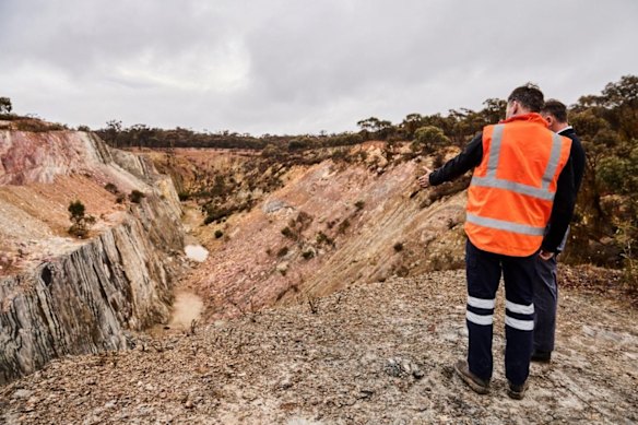Aureka Limited will partner with mining and processing specialists Core Prospecting to assess and develop its St Arnaud Comstock project.
