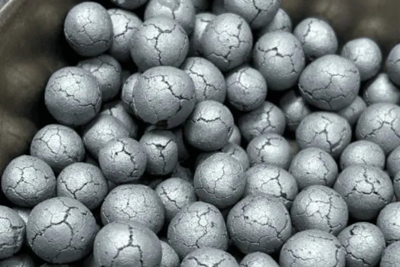 

Iron Bear’s premium Direct Reduction pellets, crucial feed for DR steel production, a clean technology to produce steel using natural gas or hydrogen instead of coal.