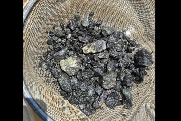 Reverse-circulation drilling at Litchfield Minerals’ Oonagalabi project in the Northern Territory has revealed finely disseminated and minor semi-massive copper-zinc mineralisation, visually estimated to contain about 2.3 per cent copper and 2.7 per cent zinc. 