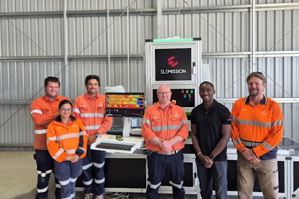 Larvotto Resources’ Hillgrove geological personnel with ECORE Elemission’s technician and the ECORE scanner.
