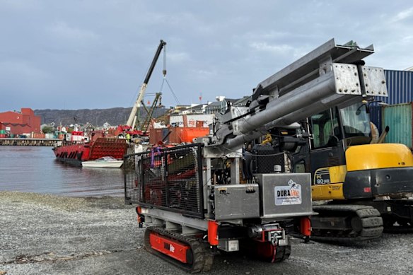 Loading the diamond drilling rig and support equipment onto a transport barge in Qaqortoq Harbour to be used at Eclipse Metals’ Gronnedal rare‑earths project in Greenland.