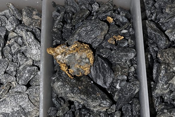 New Murchison Gold’s headline reverse circulation drillhole delivered abundant coarse gold in drill chips from its high-grade interval.