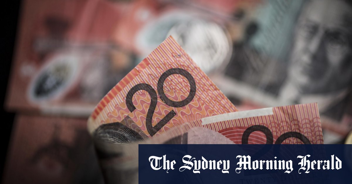 Financial experts advise how to invest cash depending on the amount