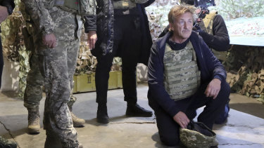 L'acteur et producteur hollywoodien Sean Penn dans la région de Donetsk, en Ukraine, en 2021. 