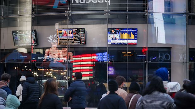 Wall Street was in positive territory shortly before the end of trading, helped by a rise in technology shares.