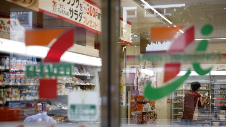 セブン-イレブンの名前は、店舗の営業時間に由来しています。's opening hours. 