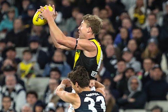 Richmond’s Tom Lynch takes a mark despite pressure from Calton’s Lewis Young.