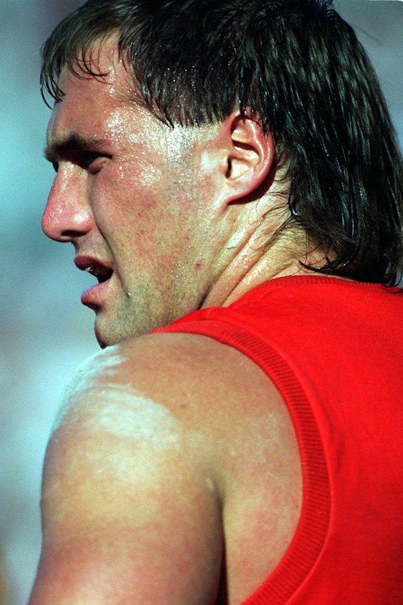  Tony Lockett playing for Sydney.