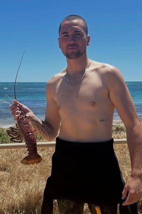 Perth fisher Ryan Chapman surfaced from a diving expedition near Quinns Rocks to discover his boat had come loose and drifted away.