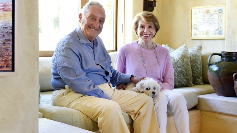 Former Citigroup CEO Sandy Weill gives 0million USD to UC Davis Weill School of Veterinary Medicine for treating his dog