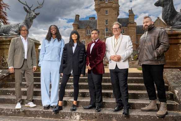  final five contestants (from left) David Olusoga, Cat Burns, host Claudia Winkleman, Nick Mohammed, Alan Carr and Joe Marler.