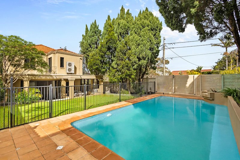 The Rose Bay home of bankrupt hospitality entrepreneur Jon Adgemis has sold for $11.62 million, settlement documents have revealed.