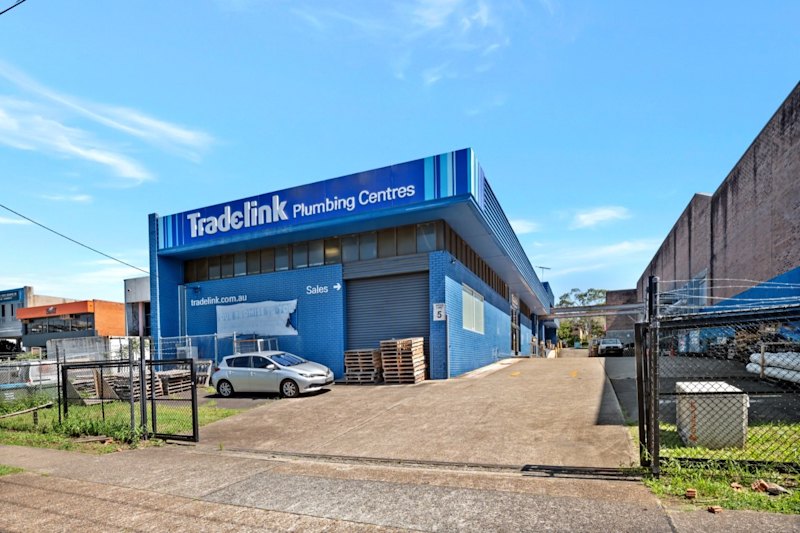 Tradelink rents the property on a 5+5 year triple net lease.