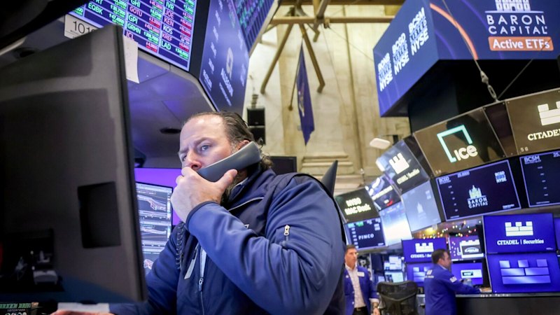 ASX dips as banks slump; energy stocks gain on higher oil prices