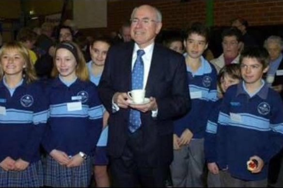 Fremantle Dockers Captain Alex Pearce (immediate right of John Howard) with the former PM and friends in Ulverstone, Tasmania, circa 2007.