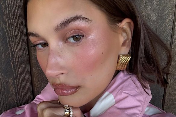 The poster girl for this look is Hailey Bieber.